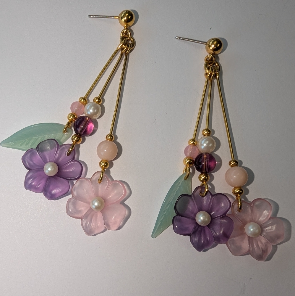 EVC CELLULOID FLOWER FAUX PEARLS GOLD TONE DANGLE EARRINGS